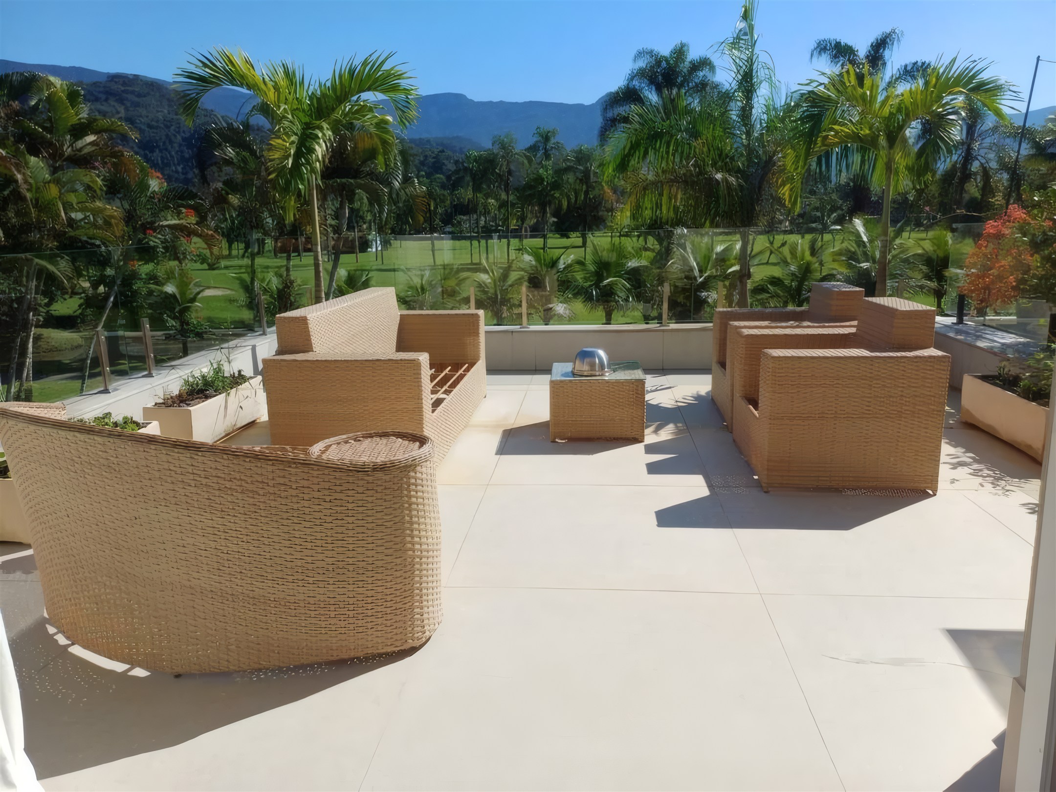 Terraço com vista panorâmica, obra da Valuà Engenharia
